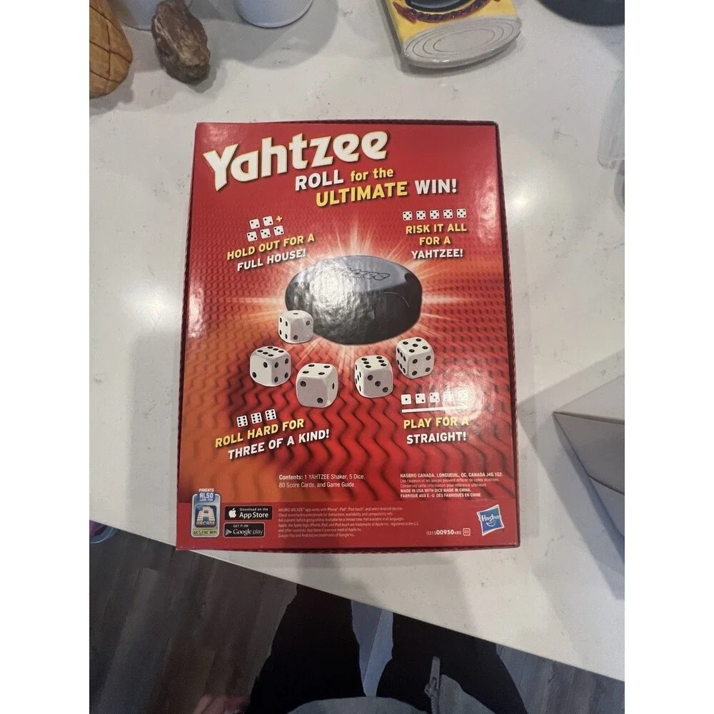 *New* Hasbro Gaming Yahtzee Complete Dice Game Strategy Players *all pieces*